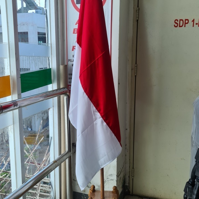 Tiang pataka dengan bendera indonesia - Indonesia