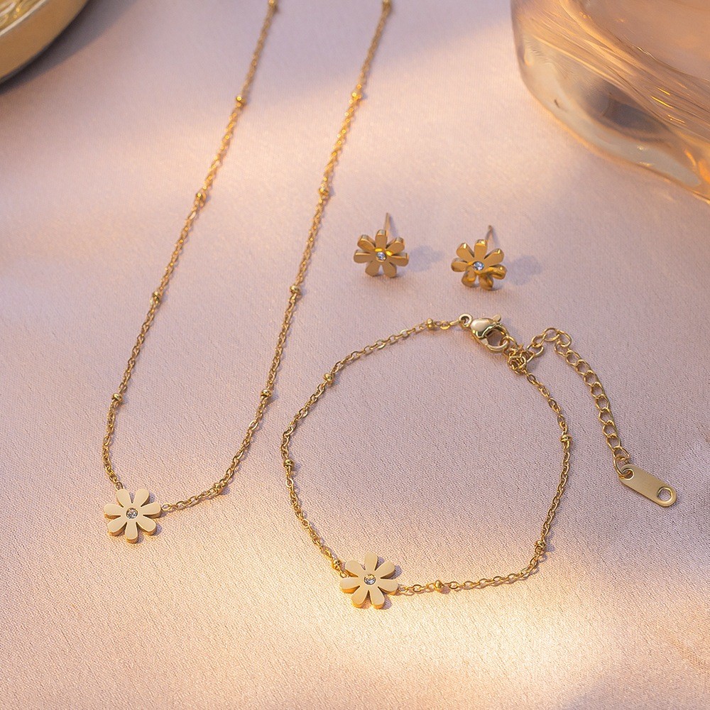 Set Kalung, Gelang, dan Anting Wanita Motif Bunga Daisy Zircon – Titanium Tahan Lama dan Ringan
Harg
