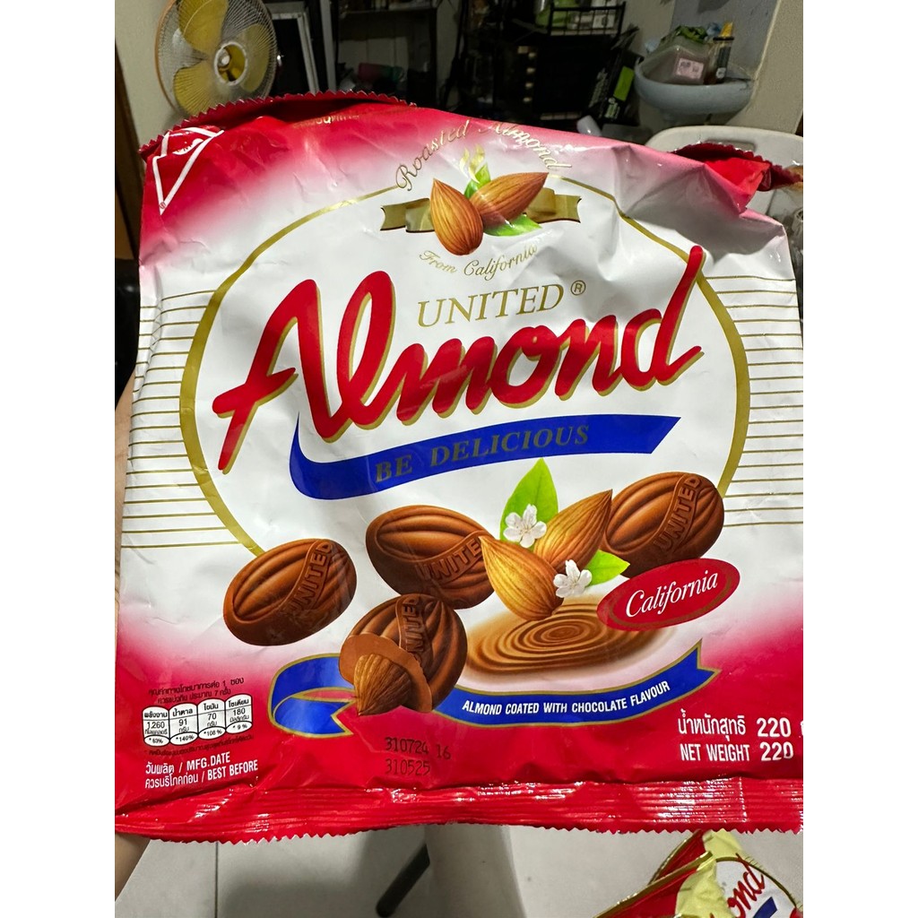 

MERAKI UNITED ALMOND CHOCOLATE ORIGINAL FROM THAILAND ALMOND GURIH SNACK TERENAK