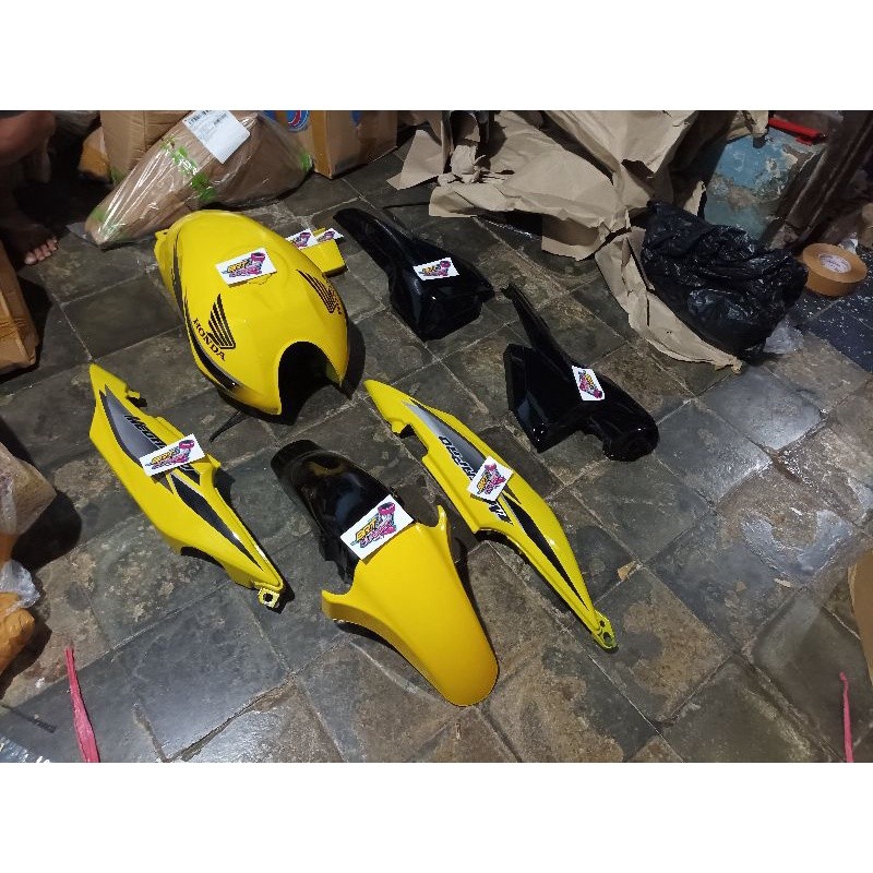 tangki bensin MegaPro New Primus set full body body+striping  2007-2009 pabrikan old warna kuning A1