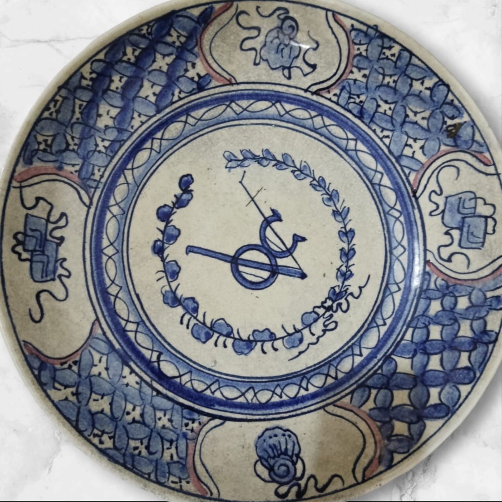 Piring hias dinding motif, piring klasik