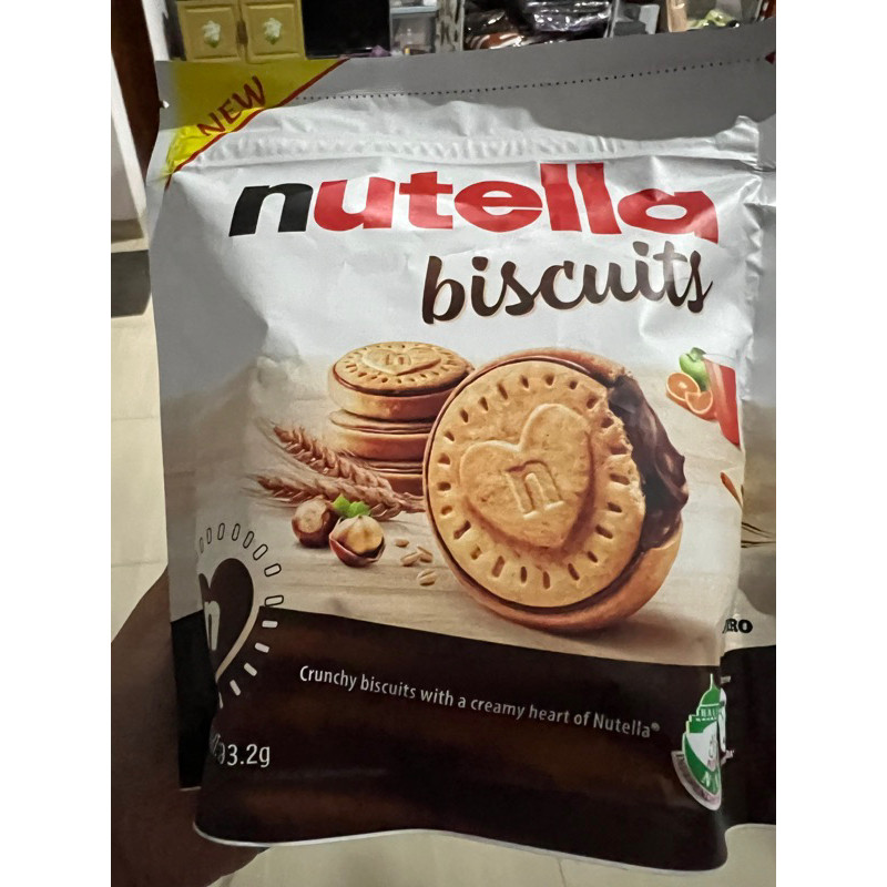 

nutella biscuits dengan logo halal