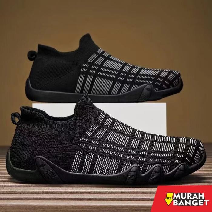 MP55 Sepatu Slip On Pria Anti Slip Casual Shoes - Hitam, 44