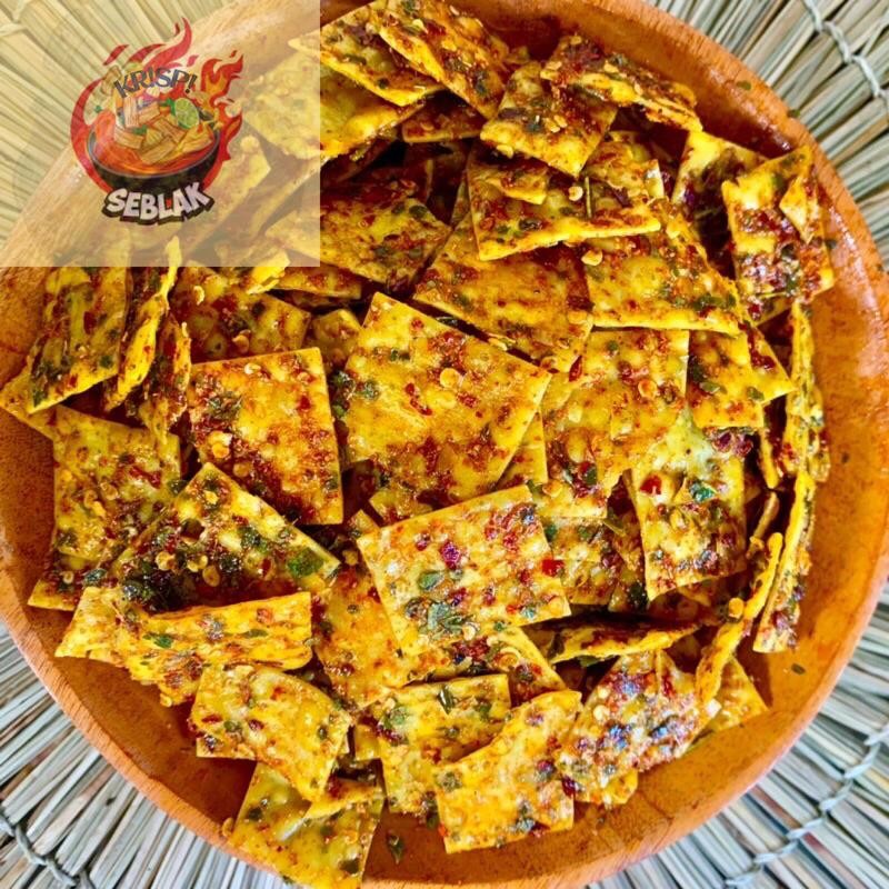 

Seblak krispi KERIPIK PANGSIT PEDAS DAUN JERUK KEMASAN 500 gr