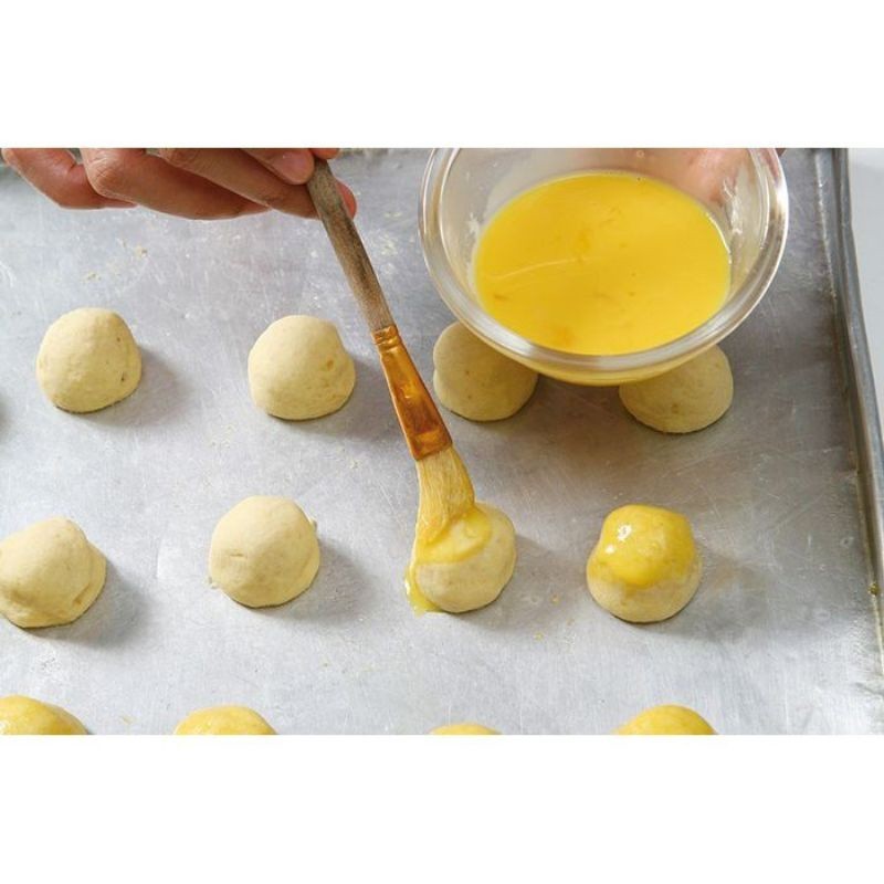 kuas kue kering nastar olesan kuning telur