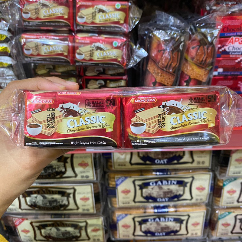 

UG KhongGuan Grand Classic Chocolate Cream Wafer 18gr x 10pcs