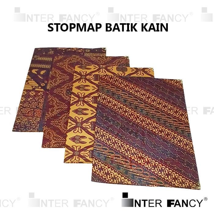 

Stopmap Batik Kain Folio Map Kain Batik Map Dokumen, bahan Kertas Tebal dilapis dengan Kain Batik Asli. Ukuran 35 x 24. Ujung sikunya dilapisi dengan plat.