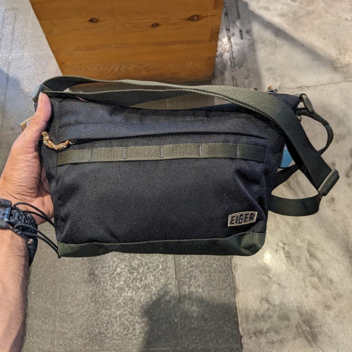 EIGER 1989 TAS SELEMPANG PRIA DISTANT 2.0 SHOULDER BAG - HITAM