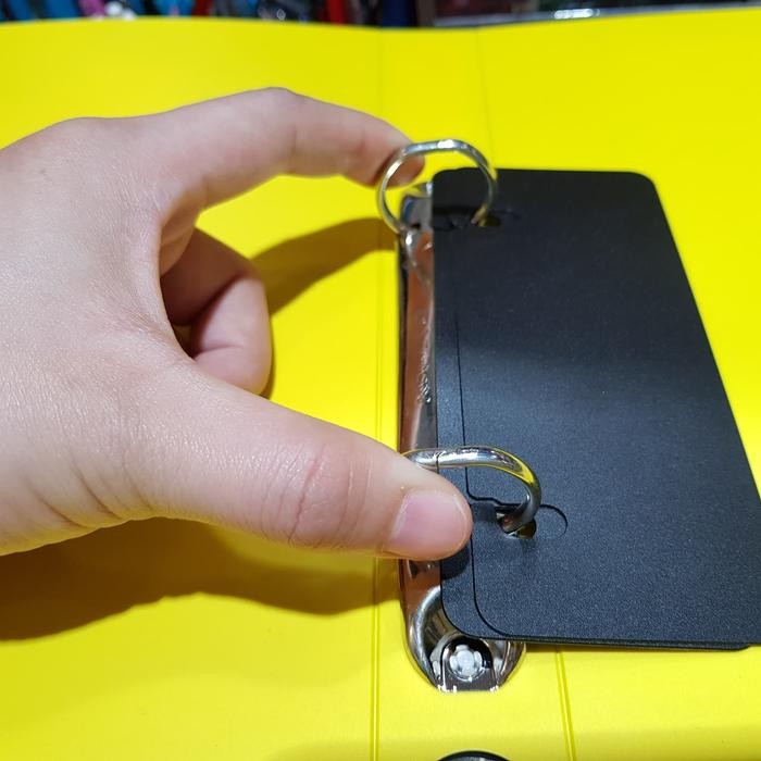 

Kokuyo Odner 2 rings B5 FU-UR421 - Hitam