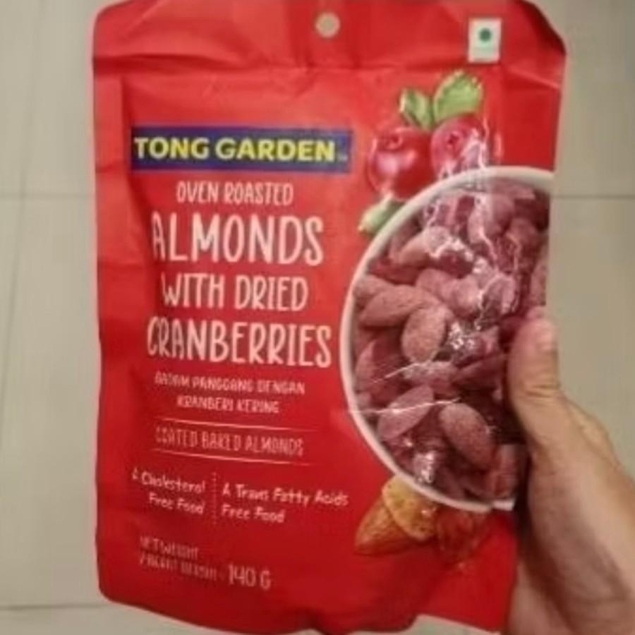 

Tong Garden Kacang Almond With Dried Cranberries 140gr