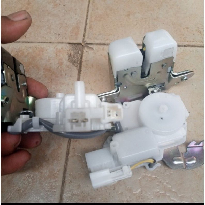 ORI Door lock bagasi Honda Jazz,Mobillio,Brv, original
