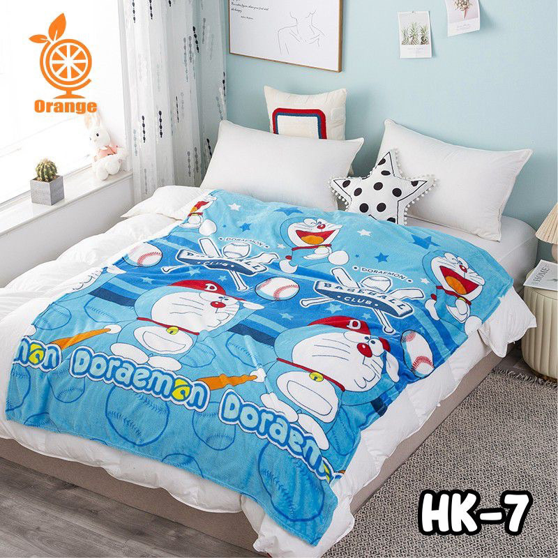 selimut bulu anak motif doraemon biru lembut