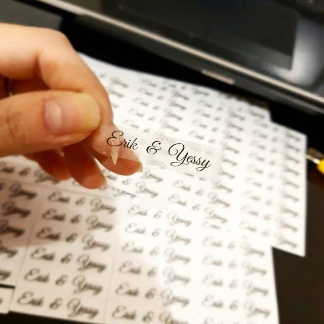 

STICKER/ STIKER PRINTING NAMA SOUVENIR PERNIKAHAN MURAH