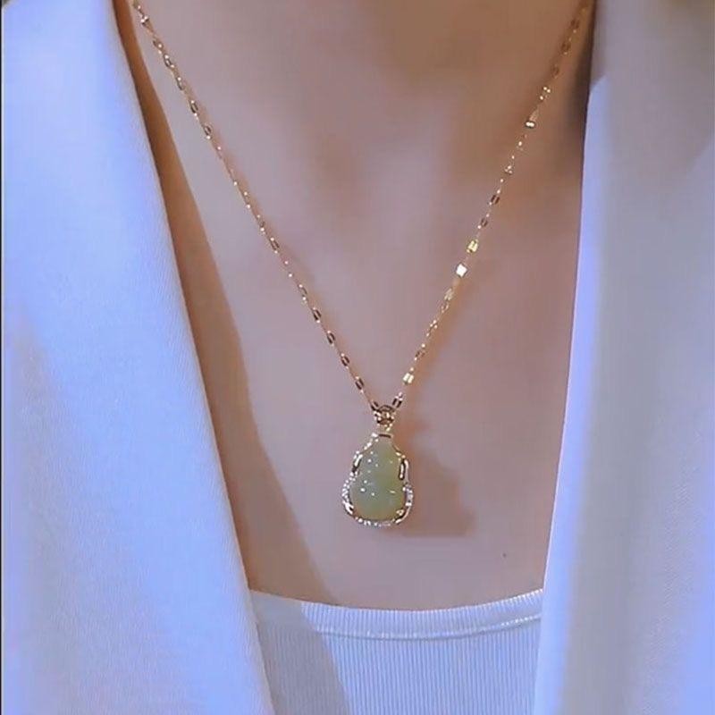 Liontin Kalung Giok Alami Wanita