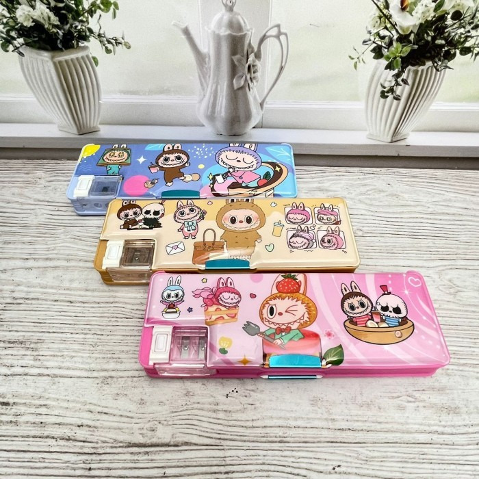 

Kotak Pensil Tepak Magnet LABUBU Cute Lucu / Tempat Pensil Magnet Labubu Favorit Kesukaan Anak-Anak Perlengkapan Sekolah Terlengkap Kualitas Terbaik Grosir dan COD