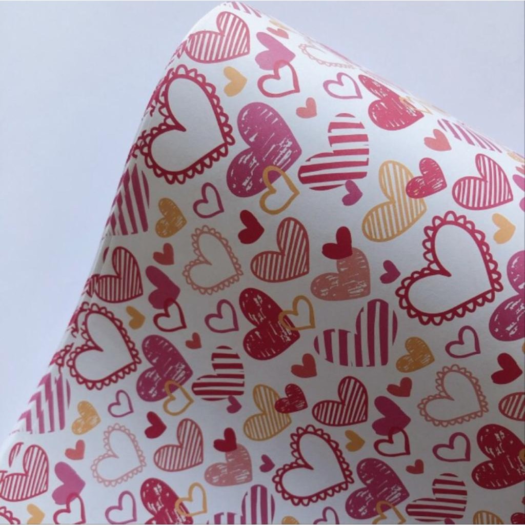 

Kertas Kado Putih Love Pink