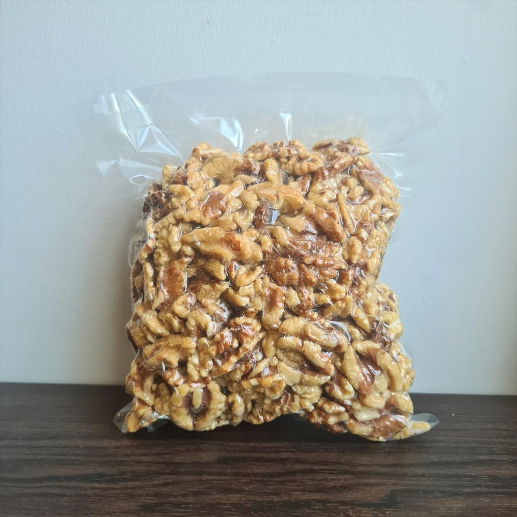 

Kacang Walnut Panggang 500g ( Roasted Walnut Original )