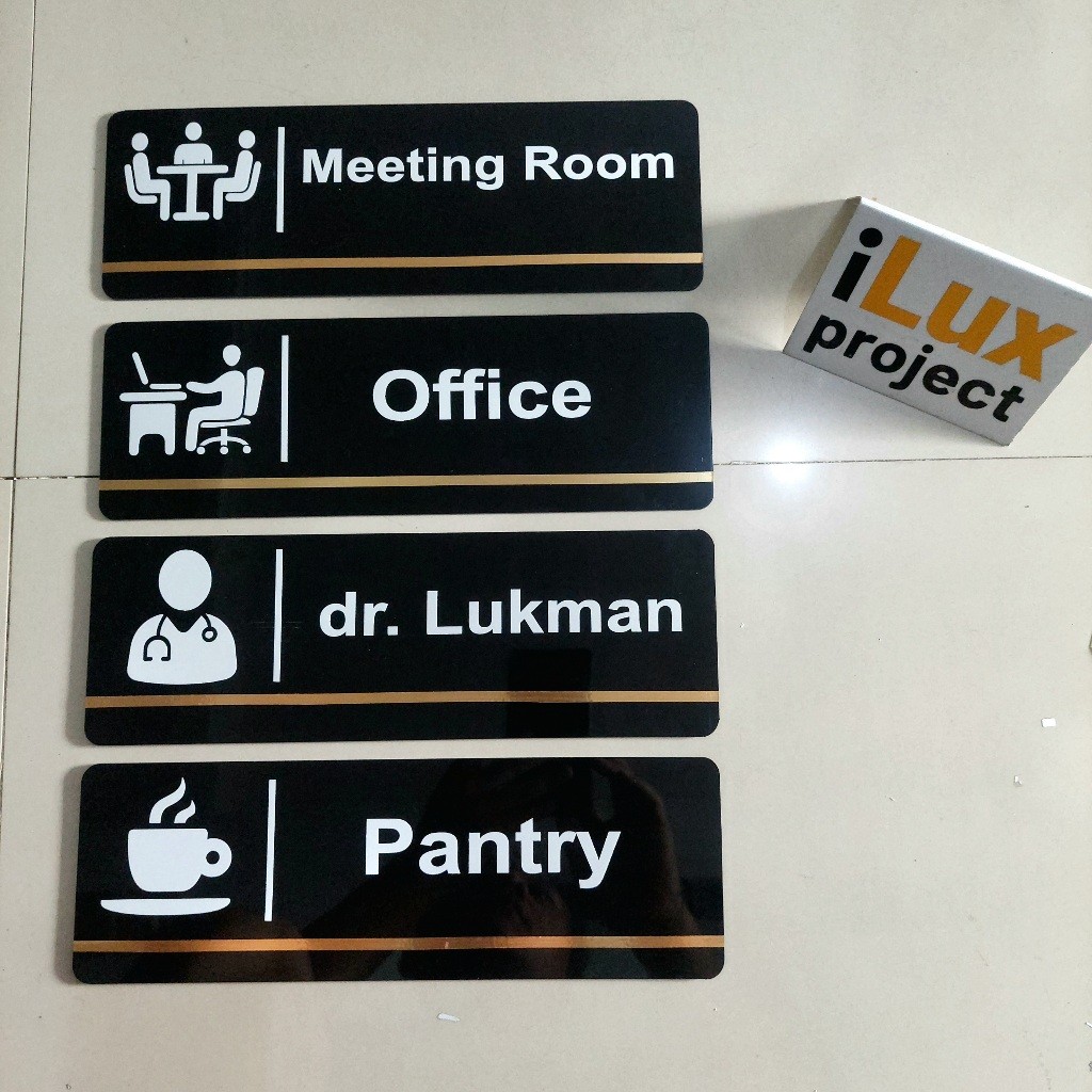 

Custom Nama Ruangan, Office, Kantor, Hotel, Perpustakaan, Rumah sakit, Klinik, Ruko, Gudang Mewah Hitam Rose Gold