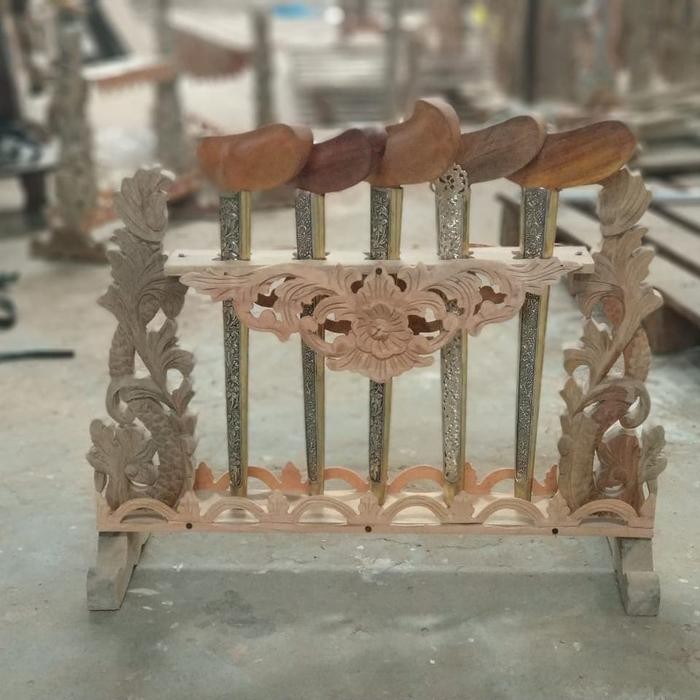 

Kode.KH0003 jagrag jagrak keris ukiran naga isi 5 mentah pasti murah