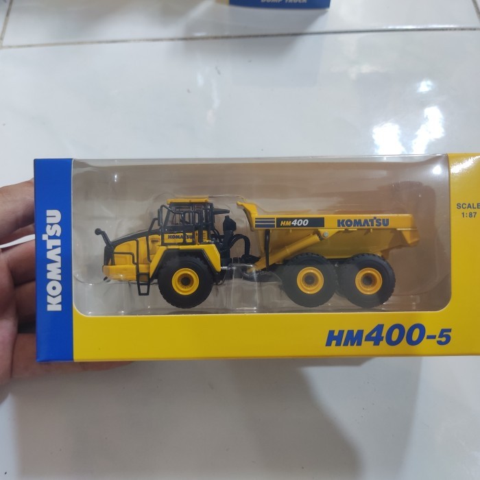 KH27 Dealer Box Miniatur Alat Berat Komatsu Articulated Dump Truck HM400-5  1/87