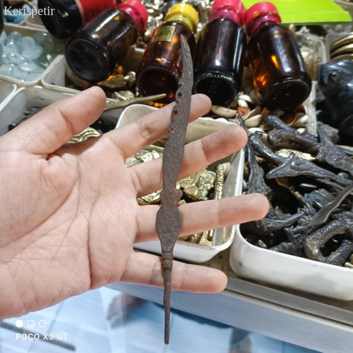 

pusaka kujang pamengkang sepuh tangguh singasari bkn megantoro sengkel murah antik