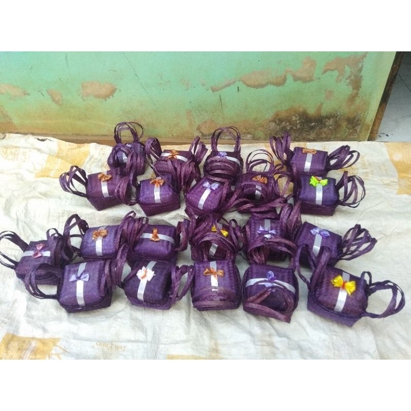 

Besek Bambu Jinjing Warna Uk. 18x18 cm (Back to Nature Kemasan Alami) | besek bambu hampers kotak hantaran lebaran | Kerajinan Handmade Besek Pordjo