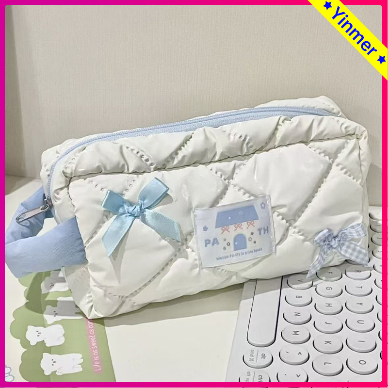 

COD✨ Kotak Pensil Siswa Kapasitas Besar Kotak Pensil Pita Warna Krem Tas Penyimpanan Ceruk Lucu-Yinmer