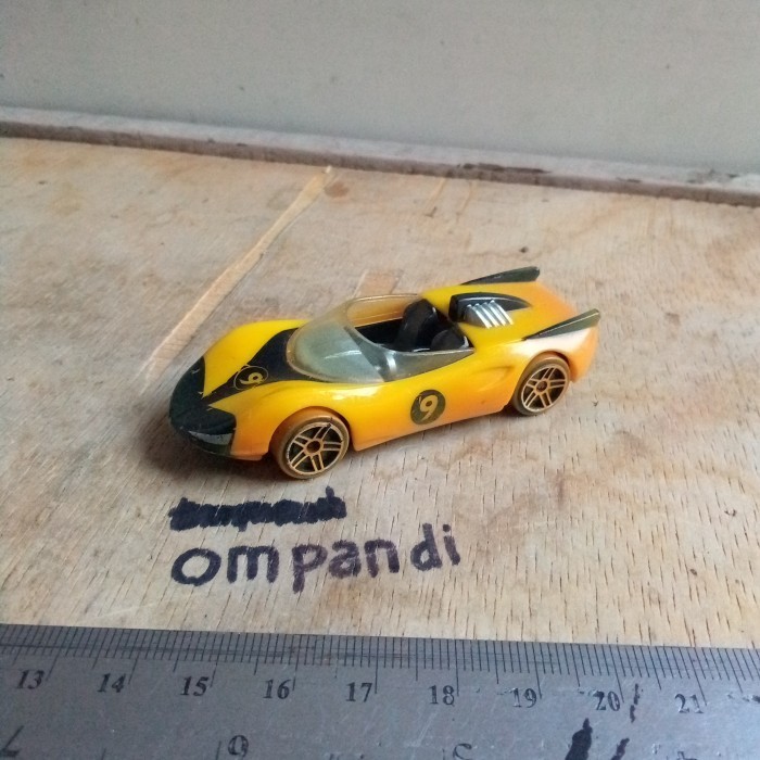 MS99 hot wheels diecast speed racer kuning