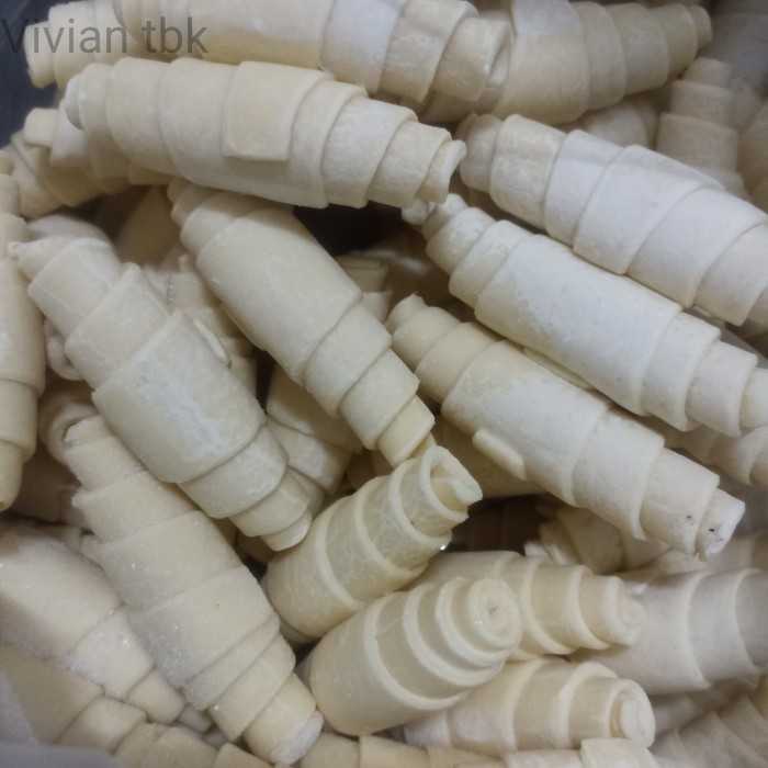 

vv Croissant Frozen Dough +- 30gr Ready to Bake 30 gr Croffle. - MIX BUTTER