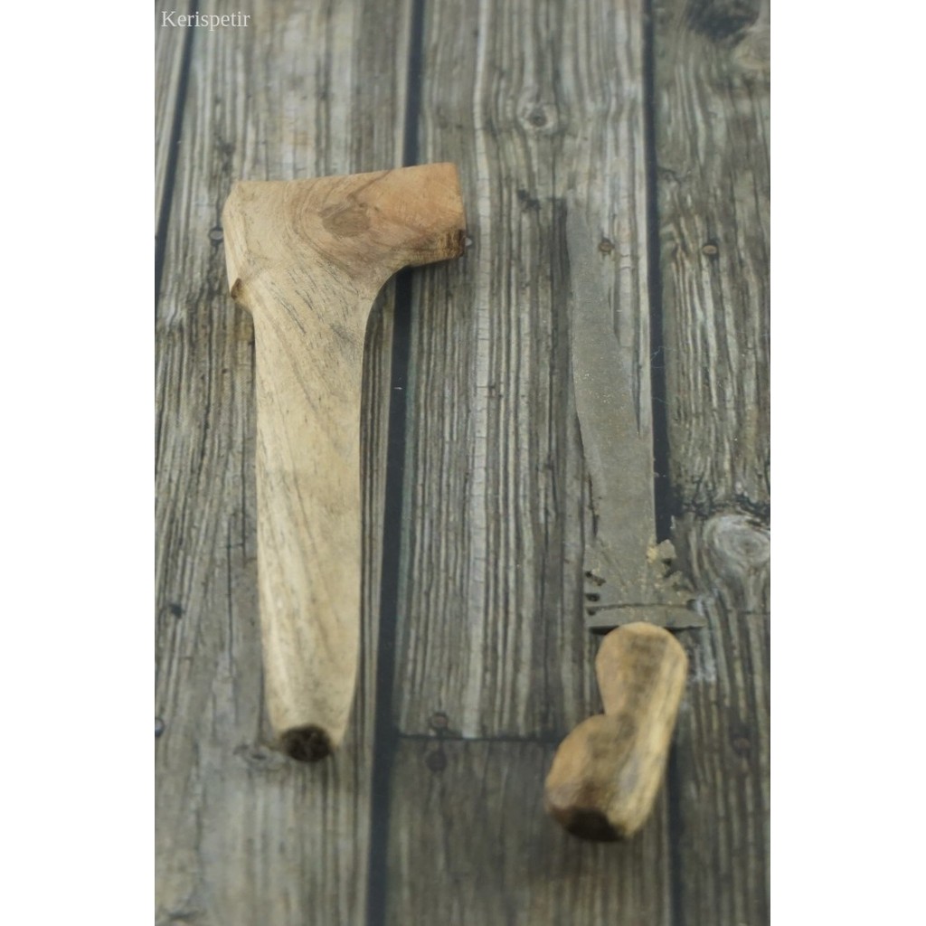 

Keris Mini Nusantara Warangka Kayu murah antik