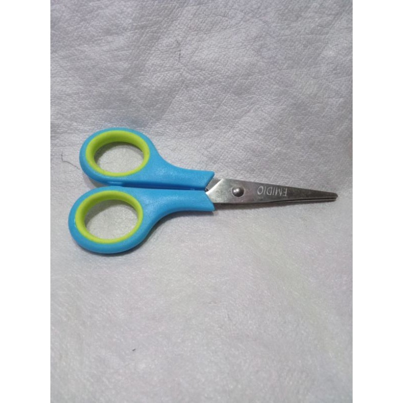 

Gunting Warna warni perlengkapan sekolah