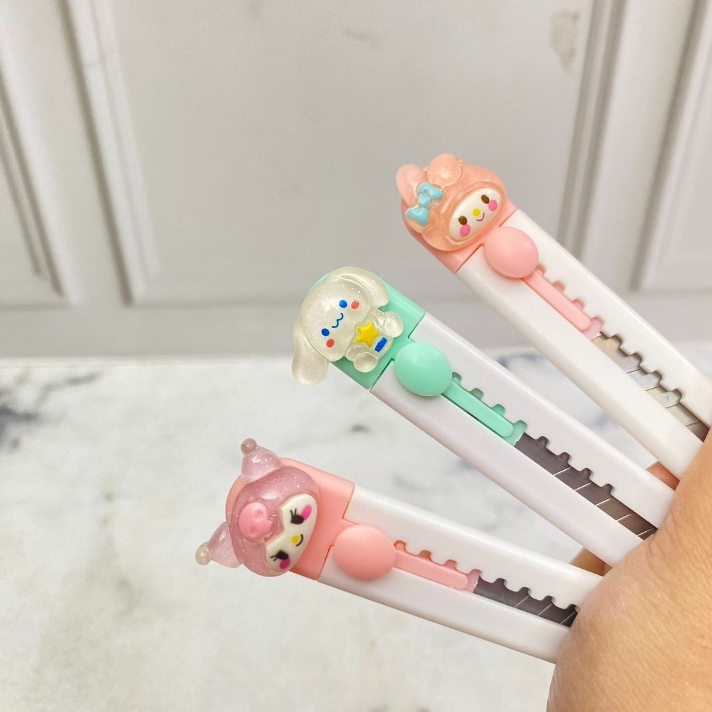 

READY MN-1685 Cutter Mini Portable Karakter SANRIO Travel Kit Paper Lucu Cutter Unboxing Tersedia 3 Varian Motif Cutte Melody Kuromi Cinamonroll Unik Perlengkapan Sekolah Kantor Bisa Cod