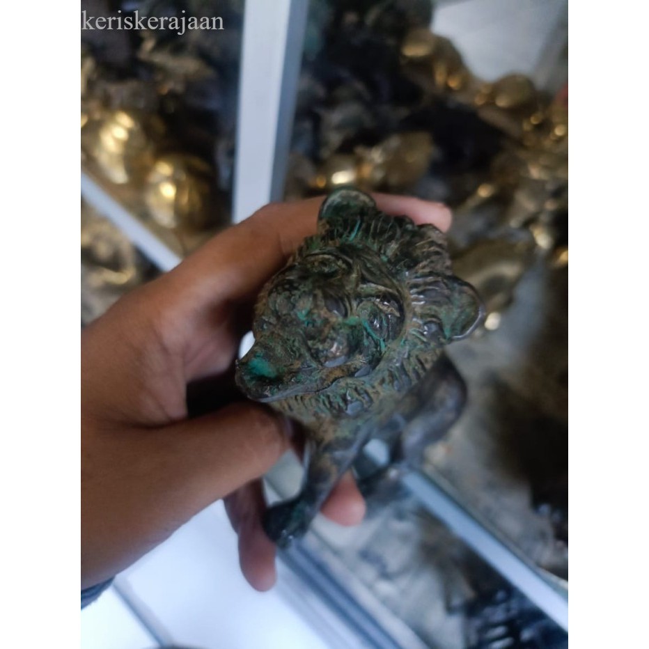 

patung singa hitam dari perunggu termurah ori produksi trowulan bk Keris sengkelat majapahit mataram kartosuro kartasura Surakarta Yogyakarta nagasasra sabuk inten keris kriss nogososro BalineseJawa antik