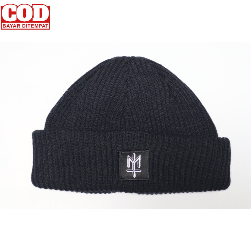 Maternal disaster beanie hat black logo.Beanie hat maternal hitam