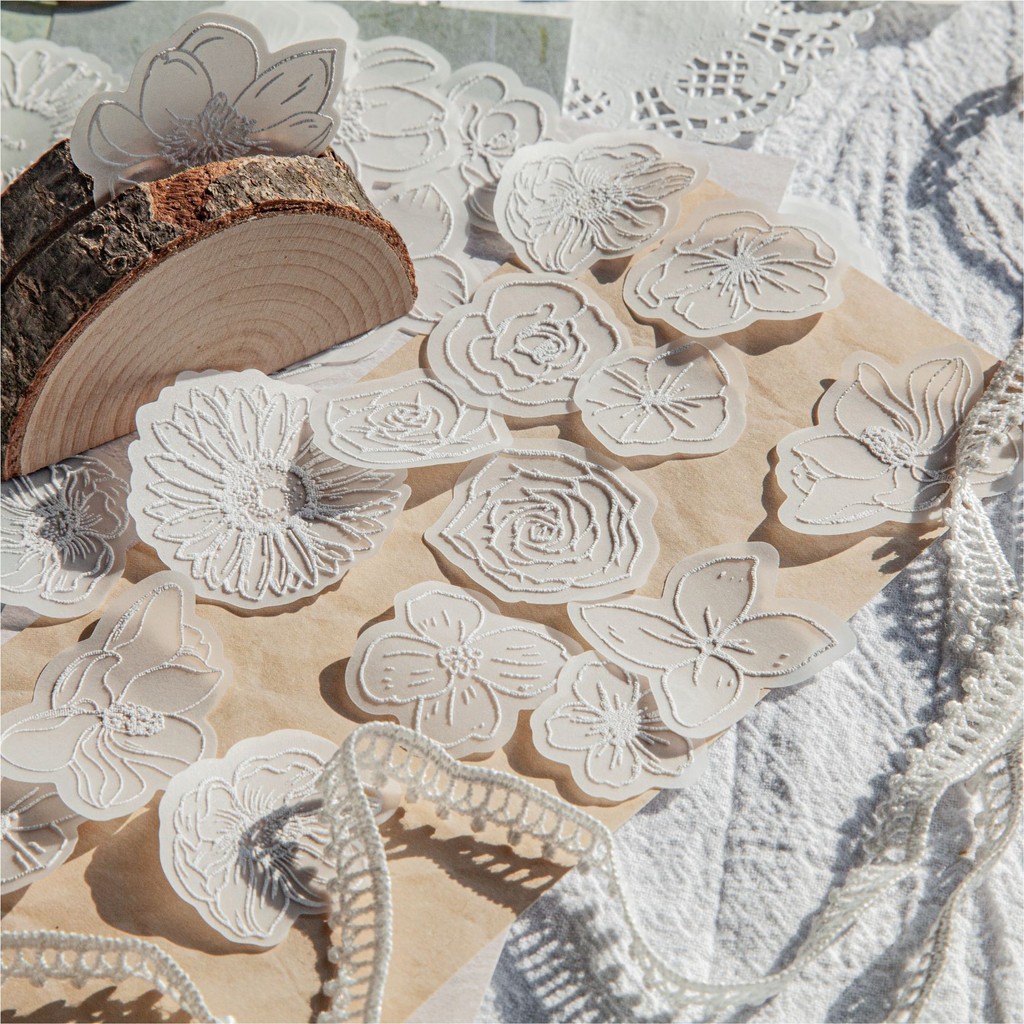 

30 Pcs/pack White Flower Shape Vintage Scrapbook Paper Journaling Scrapbooking Supplies Kit Aesthetic Decorative Craft Paper