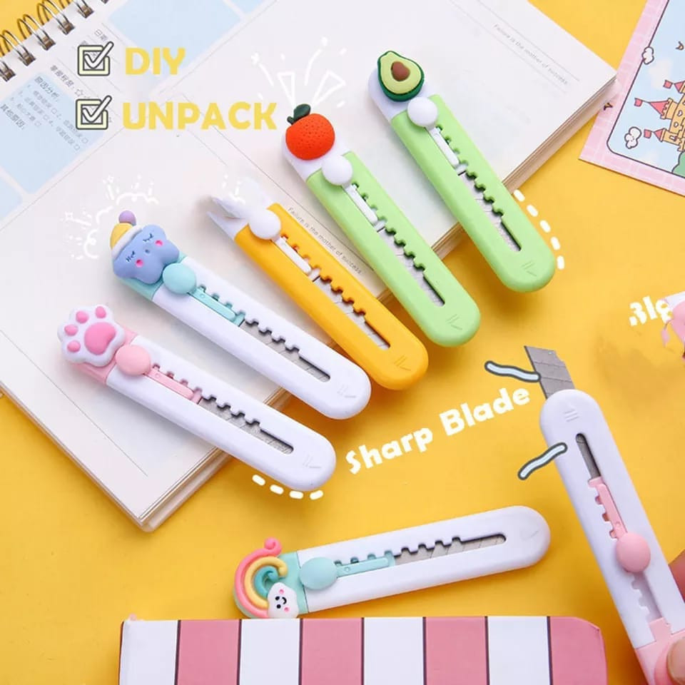 

JT88 - Mini Cutter Pisau Karakter Lucu Alat Pemotong Kertas Sebaguna