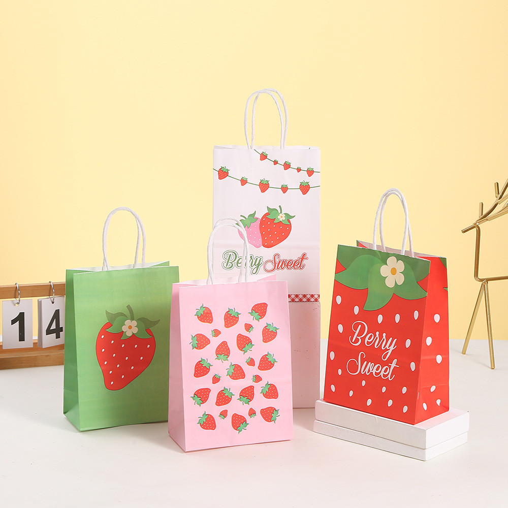 

PAPER BAG GODDIE BAG TAS KADO HADIAH PESTA ULANG TAHUN MOTIF BUAH STRAWBERRY