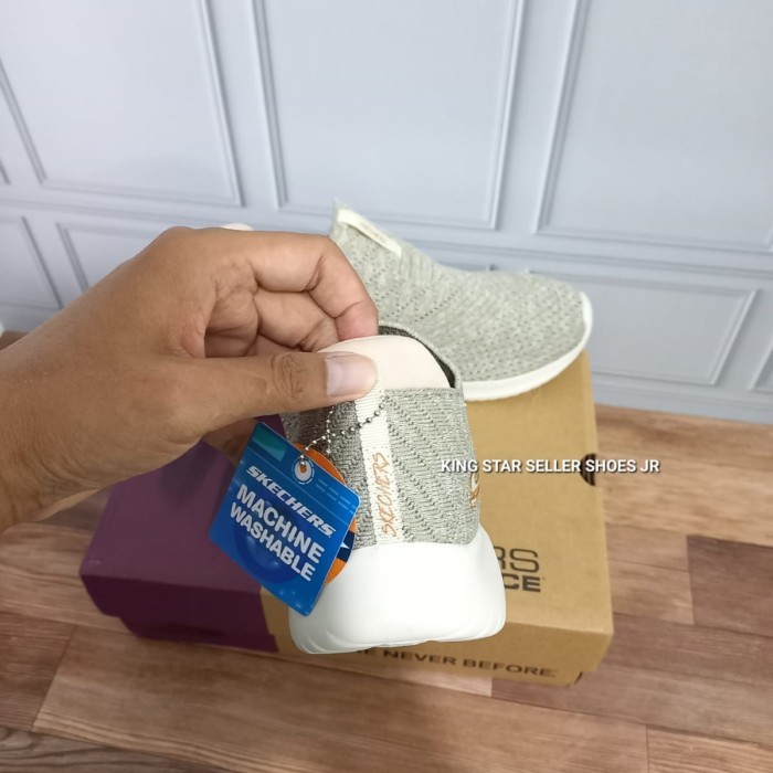 PROMO - Sepatu Skechers Wanita Ultra Flex  - Hitam putih, 39