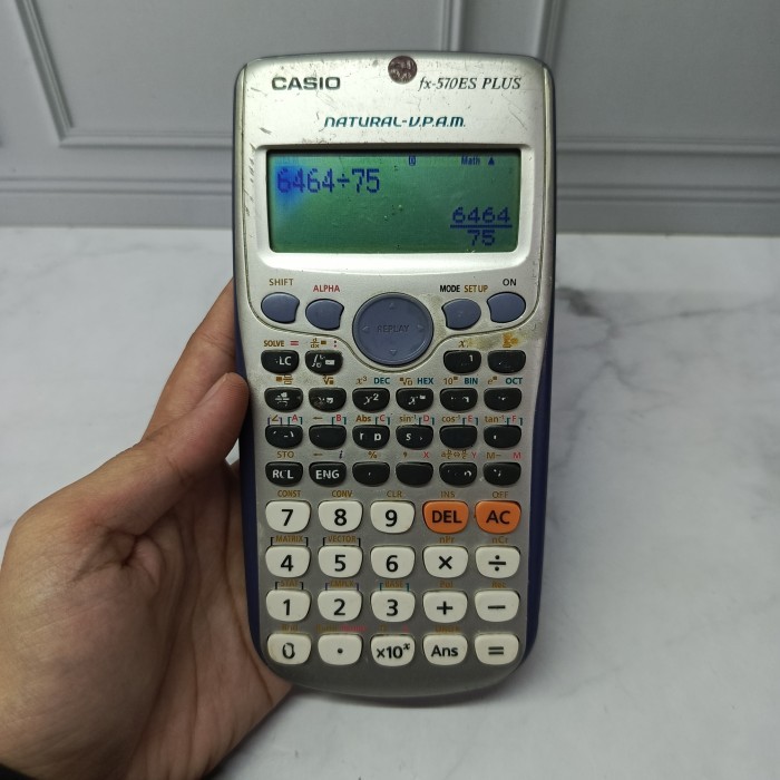 

Casio fx-570ES PLUS Kalkulator Scientific