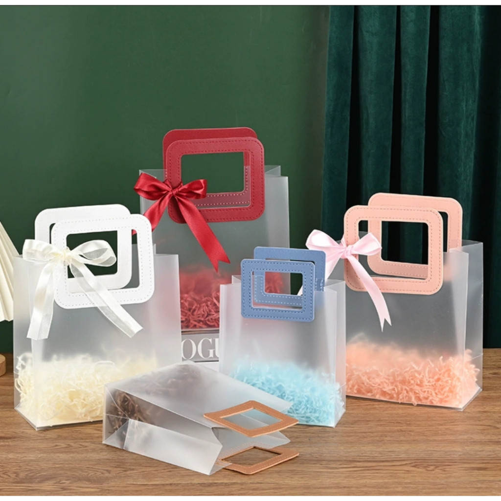 

Tas Mika PVC Transparan Doff Goodiebag Hampers / Tas Akrilik Hampers Tas Hadiah Ulang Tahun Bridesmaid Souvenir