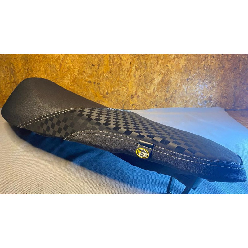 Kulit Jok/Sarung Jok motor anti licin Model 3 Jahitan motif amplas SB Tech MIX Catur 3D kualitas pre