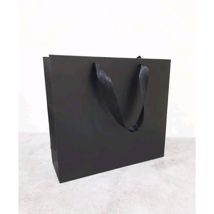 

Sale Premium Paperbag JUMBO uk 45 x 15 x 35cm - Hitam Terlaris