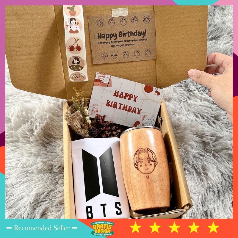 

Hampers Natal Keren Unik Lucu Murah kekinian / Hampers BTS / FREE UKIR GRAFIR NAMA / parcel lebaran / /hampers lebaran / Kado Pernikahan / Hampers Wedding / Kado Ultah / Kado Wisuda / Hadiah Aesthetic / Hampers Ultah / Hampers Unik