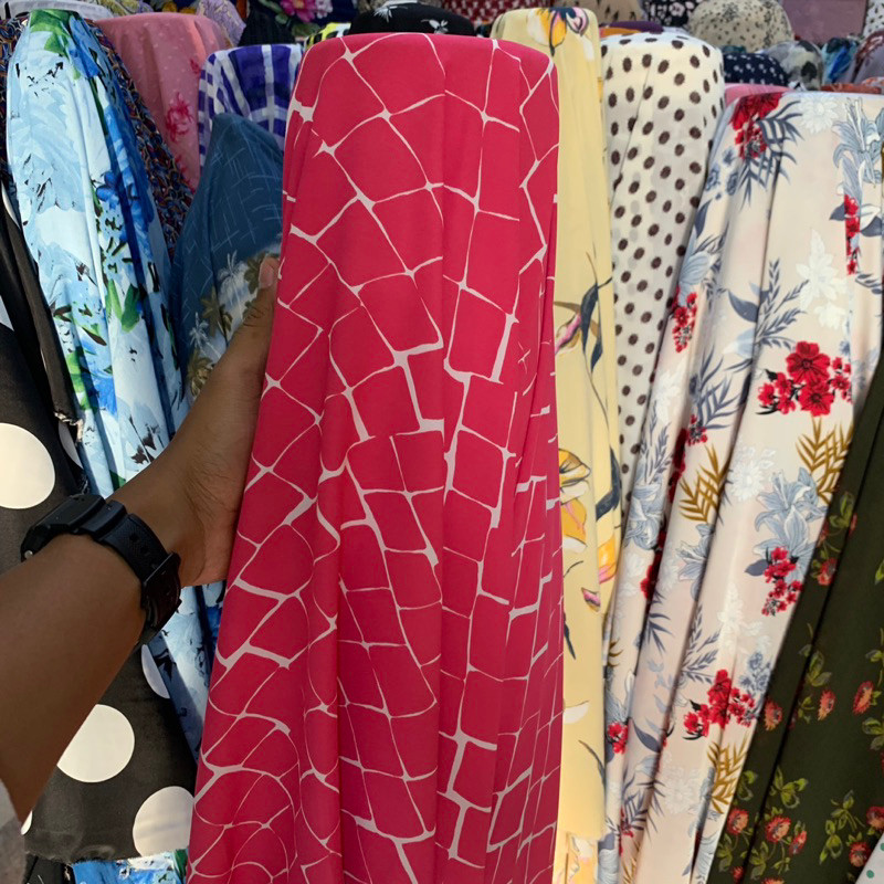 kain - kain bahan zara crepe - kain motif crepe kotak fuchia - kain zara crepe premium