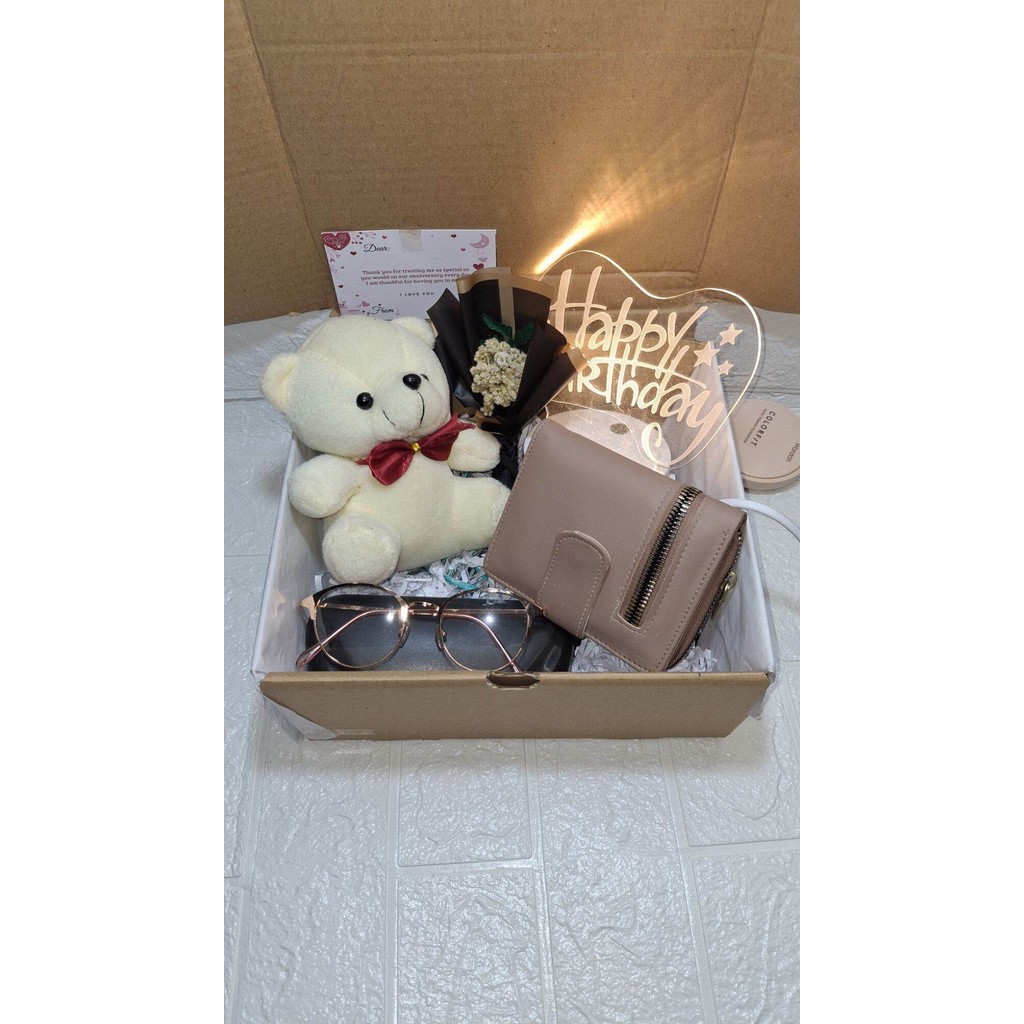 

kado cewek kacamata dompet/ kado ulang tahun cewek / kado cewek anniversary/ giftbox hampers ulang tahun
