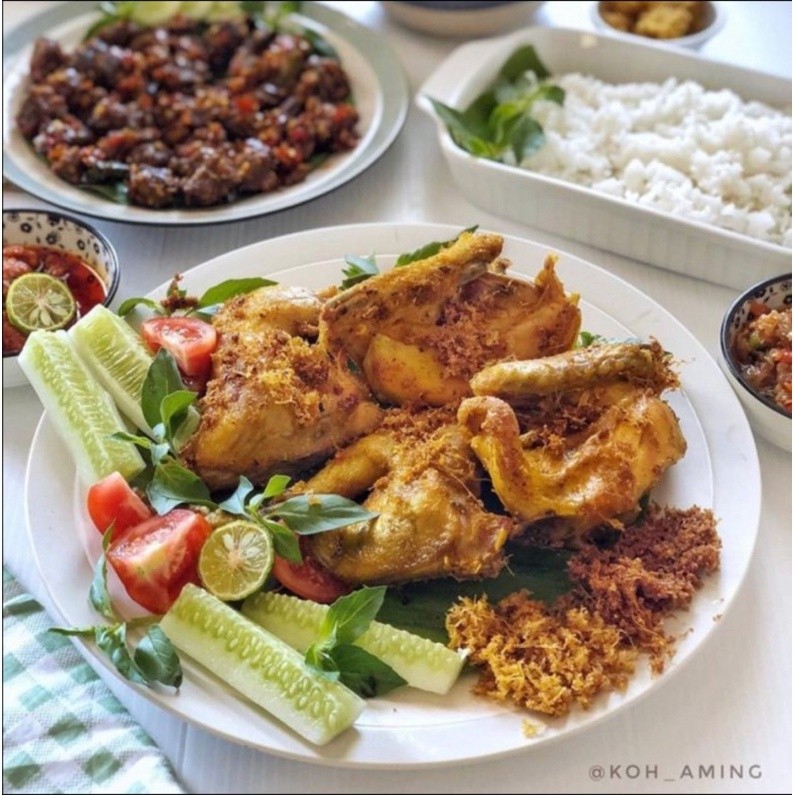 

Ayam Kalasan Asin ( Ayam Kuning Plus Sambal )