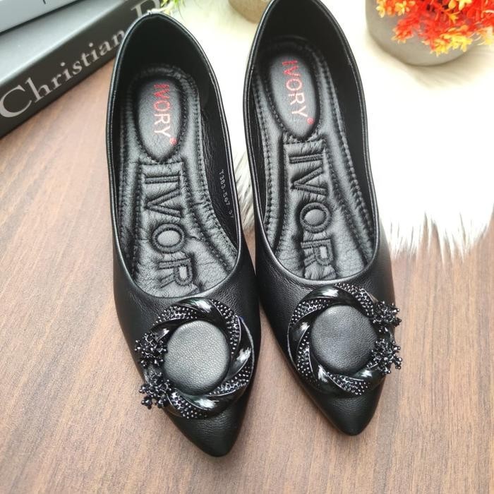 IVORY Sepatu Flat Wanita Fashion T383-567 - Hitam, 36