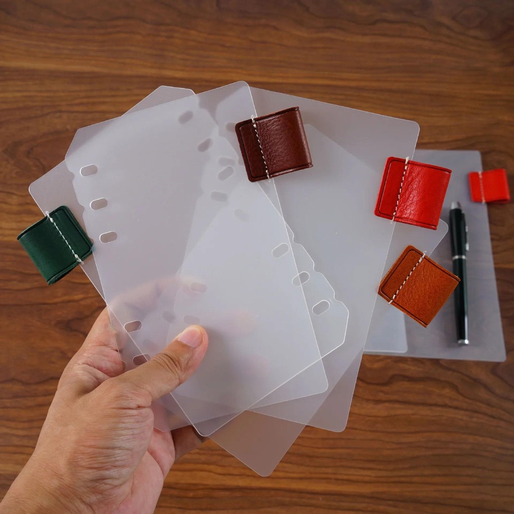 

A5 A6 A7 Journal Notebook Index Dividers with Genuine Leather Pen Clip Cowhide Pen Plug-in Daily Planner Divider with Pen Holder