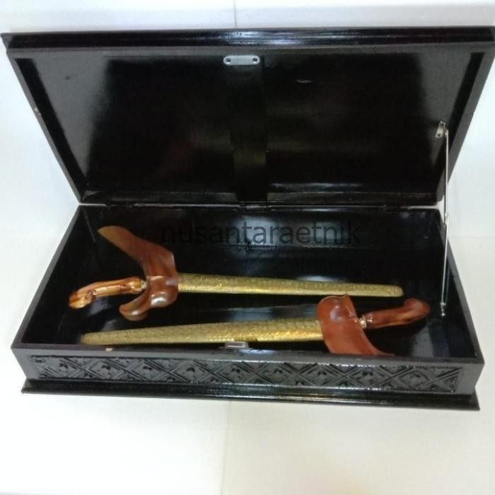 Box Kotak Tempat Menyimpan 2 Pusaka Ukiran Batik Kayu Jati