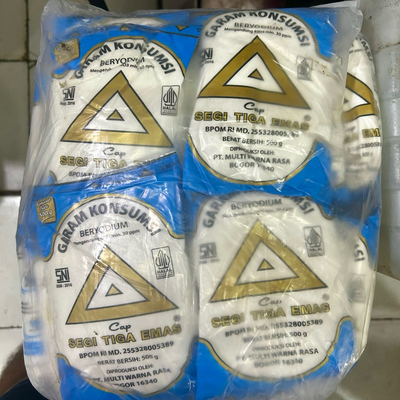 

Garam Segitiga Emas 1 Ball 20 Pcs // Garam Segitiga Emas 500gr // Garam segitiga emas (1bal /500g/ 20pcs) // Garam Dapur Beryodium